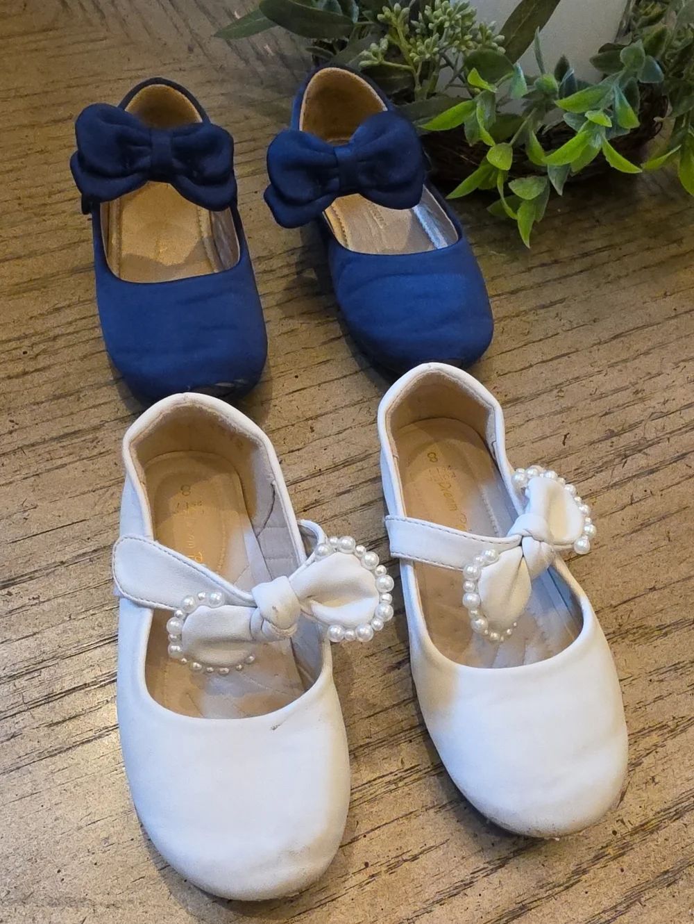 Kids Bow Mary Jane Shoes in Navy and White Size 10